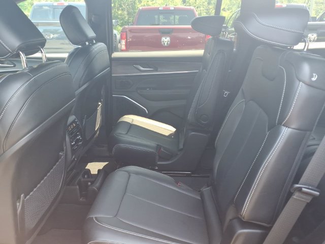 Used 2023 Jeep Grand Cherokee L Overland AWD/4WD image 17