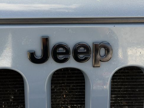Used 2013 Jeep Wrangler Unlimited Rubicon AWD/4WD image 15