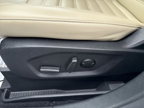 Used 2022 Ford Edge SEL image 16