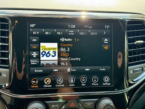 Used 2021 Jeep Grand Cherokee Laredo X image 14