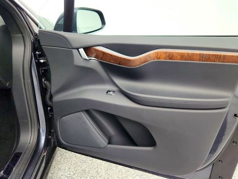 Used 2018 Tesla Model X 100D image 34