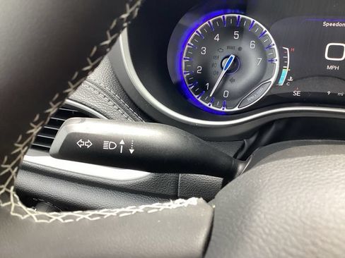 New 2027 Chrysler Pacifica Select AWD/4WD image 31