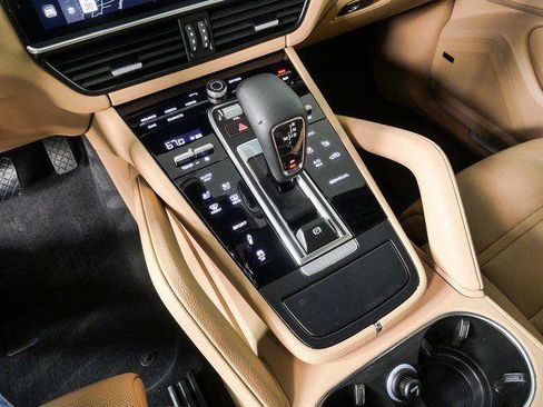 Certified 2023 Porsche Cayenne Platinum Edition AWD/4WD image 19