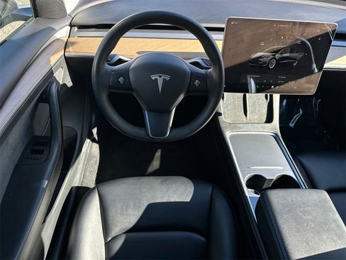 Used 2022 Tesla Model 3 image 17