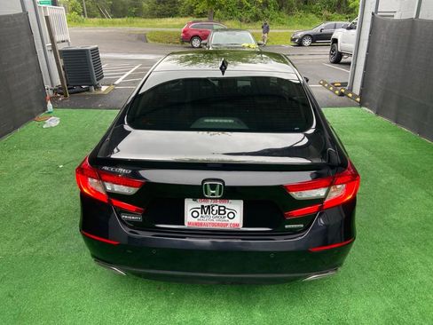 Used 2018 Honda Accord Touring image 6