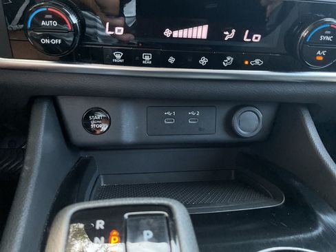 Used 2025 Nissan Rogue SV FWD image 26