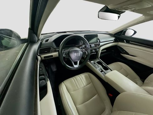 Used 2018 Honda Accord Touring image 18