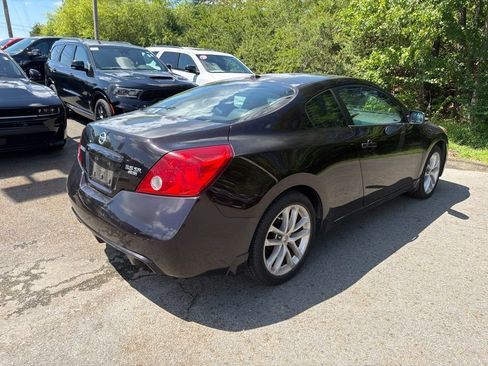 Used 2010 Nissan Altima 3.5 SR w/ Leather Pkg FWD image 3