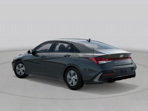 New 2026 Hyundai Elantra SE FWD image 5