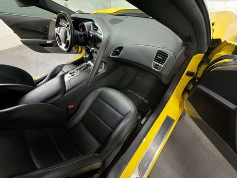 Used 2017 Chevrolet Corvette Stingray Convertible RWD image 25