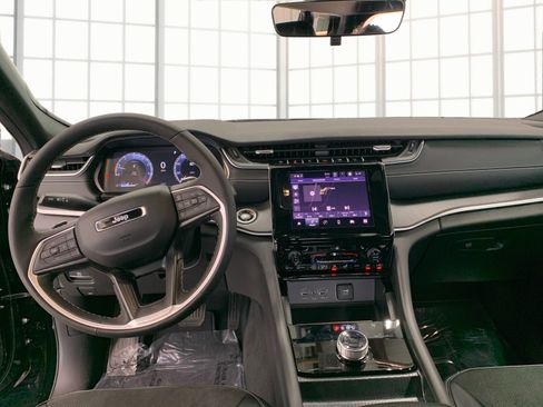 New 2025 Jeep Grand Cherokee L Altitude image 25