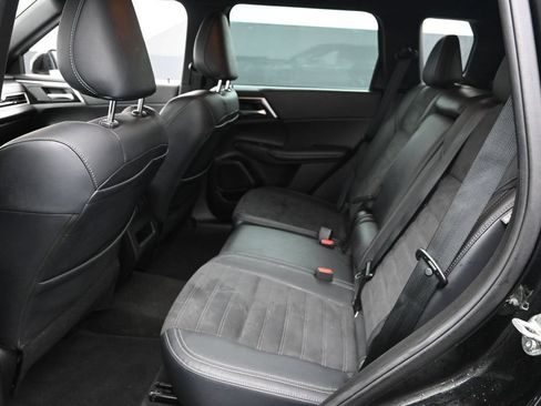 Used 2023 Mitsubishi Outlander SE FWD image 13