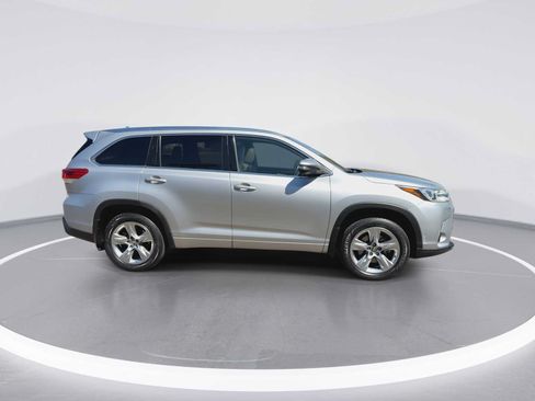 Certified 2018 Toyota Highlander Limited AWD/4WD image 9