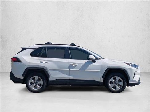 Used 2020 Toyota RAV4 XLE w/ Convenience Package FWD image 4