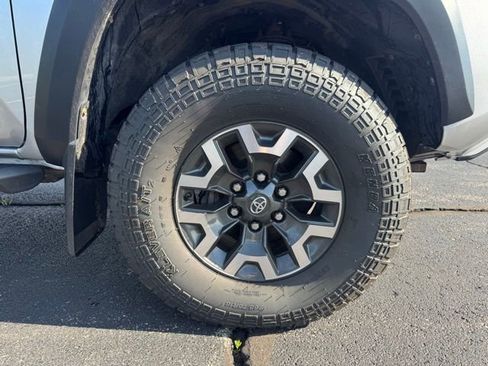 Used 2016 Toyota Tacoma TRD Off-Road w/ Premium & Technology Package image 9