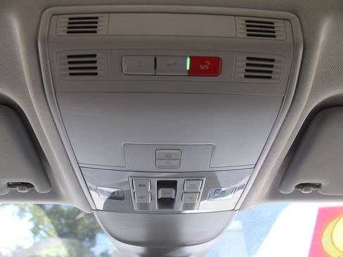 Used 2023 Volkswagen Taos SE w/ Panoramic Sunroof Package FWD image 51