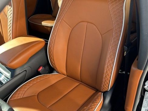 Used 2026 Chrysler Pacifica Pinnacle image 13