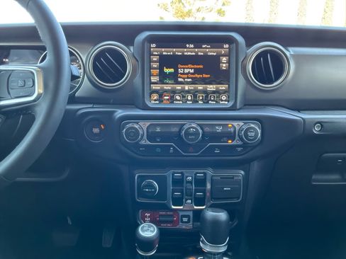 Used 2023 Jeep Wrangler Unlimited Rubicon 4xe AWD/4WD image 15