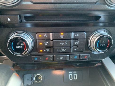 Used 2016 Ford F150 Platinum w/ Equipment Group 701A Luxury image 28