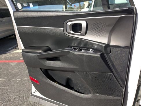 Used 2024 Kia Sorento S image 13