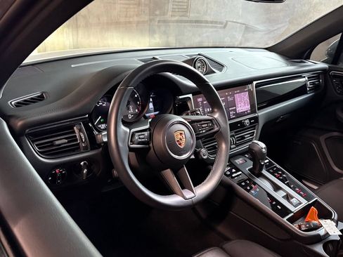 Used 2023 Porsche Macan S AWD/4WD image 4