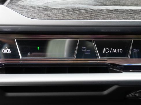 Certified 2023 BMW 740i image 17