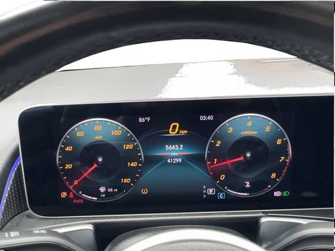 Used 2021 Mercedes-Benz GLB 250 4MATIC w/ Premium Package image 42