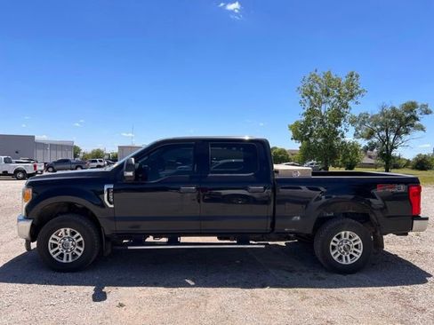 Used 2017 Ford F250 XLT w/ XLT Value Package AWD/4WD image 4