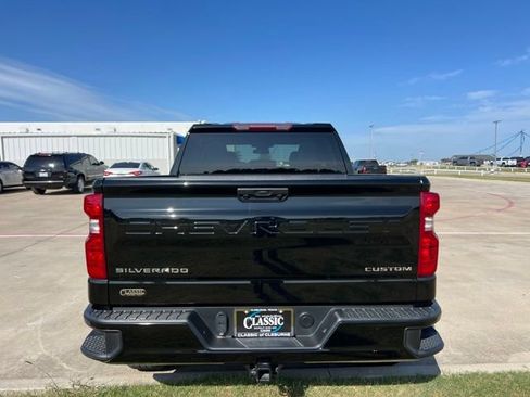 Used 2024 Chevrolet Silverado 1500 Custom Trail Boss AWD/4WD image 4
