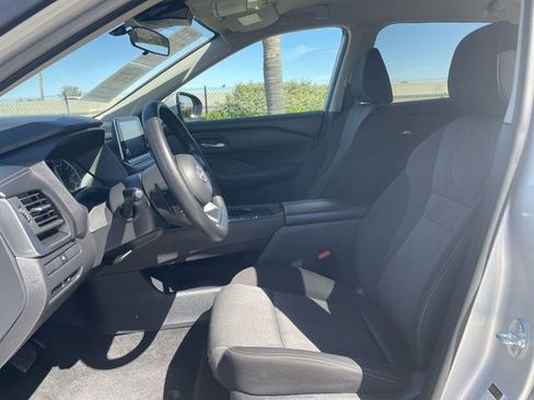 Used 2024 Nissan Rogue SV FWD image 18