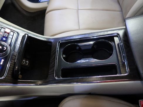 Used 2017 Lincoln Continental Select image 26