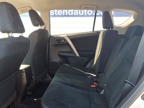Used 2017 Toyota RAV4 LE FWD image 9
