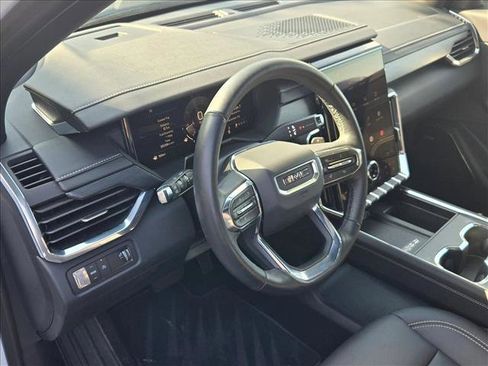 Used 2026 GMC Acadia Elevation w/ Elevation Premium Package FWD image 10