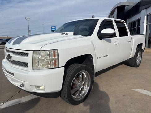 Used 2009 Chevrolet Silverado 1500 LTZ w/ LTZ Plus Package image 2