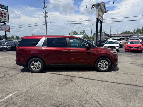 Used 2022 Kia Carnival LX FWD image 6
