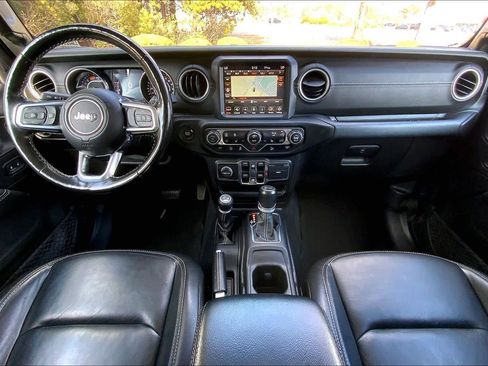 Used 2020 Jeep Wrangler Unlimited Sahara image 16