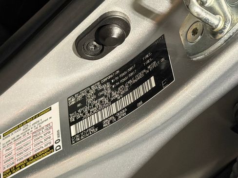 Used 2018 Toyota 4Runner SR5 AWD/4WD image 25