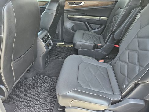Used 2024 Volkswagen Atlas SE FWD image 29