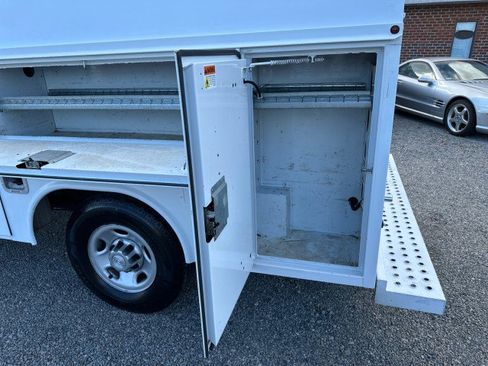 Used 2017 Chevrolet Express 3500 image 16