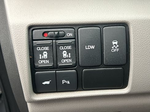Used 2016 Honda Odyssey Touring Elite image 17