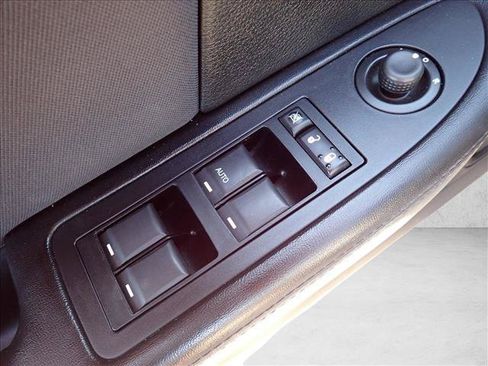 Used 2012 Chrysler 200 LX FWD image 11