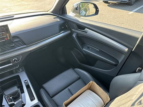 Certified 2025 Audi Q5 2.0T Premium w/ Convenience Plus Package image 15