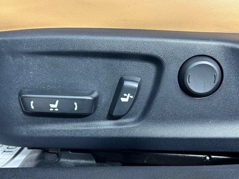 Used 2017 Lexus IS 300 AWD image 32