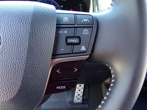 Used 2025 Toyota Camry SE FWD image 38