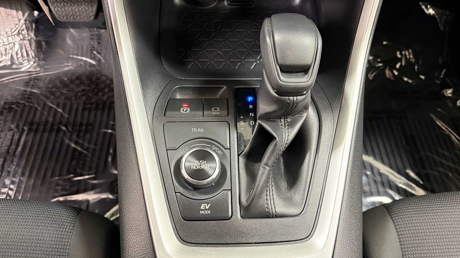 Certified 2021 Toyota RAV4 LE AWD/4WD image 21