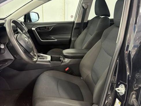 Used 2025 Toyota RAV4 LE AWD/4WD image 8