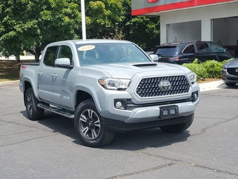 Used 2018 Toyota Tacoma TRD Sport w/ Technology Package AWD/4WD image 31