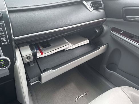 Used 2012 Toyota Camry XLE FWD image 31