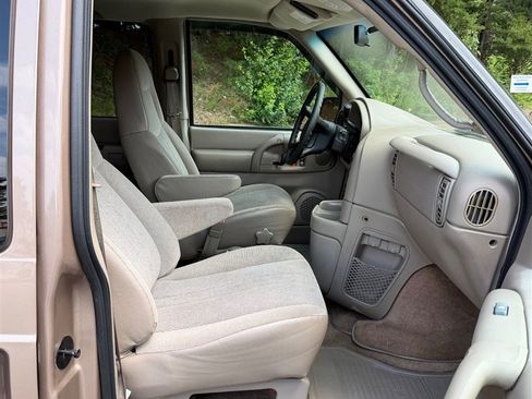 Used 2005 Chevrolet Astro Passenger RWD image 12