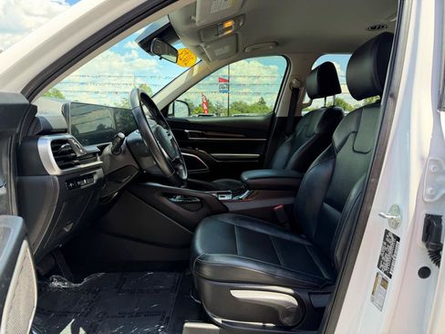 Used 2023 Kia Telluride LX FWD image 14